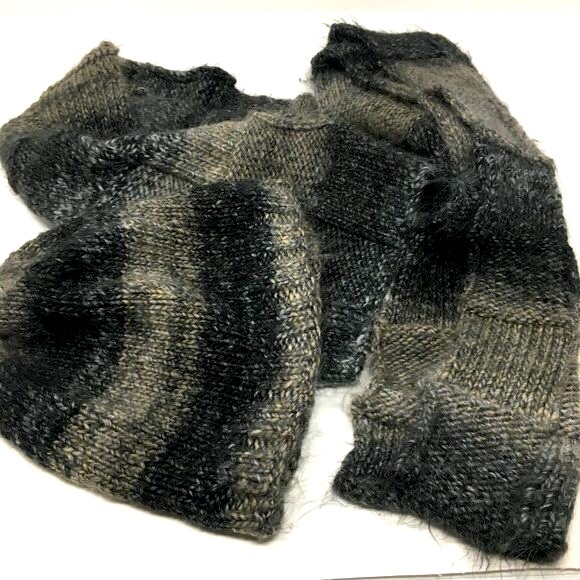 Handknitted Black Grey Ombre Unisex Hat Beanie and Scarf Set - Picture 4 of 16